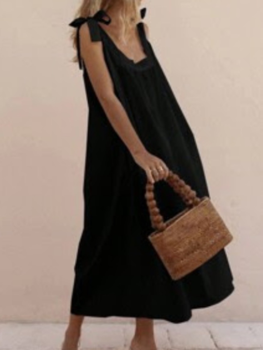 Black Tie-Shoulder Maxi Dress - Women

Loose Fit Spaghetti Strap Dress